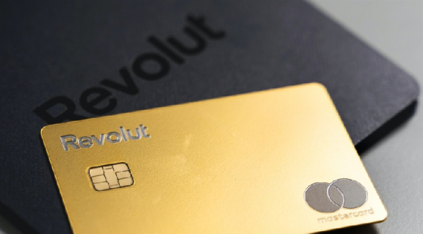 Revolut vs. Traditional Banking: Why Fintech is the Future