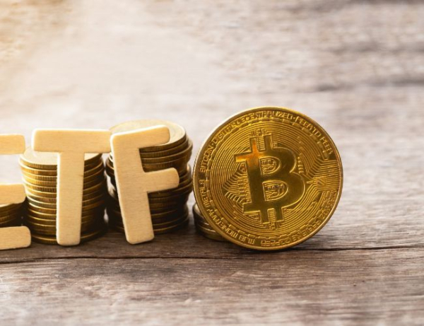 Countdown To Bitcoin ETF 2024 Decision: Traders Employ Hedging Tactics, Bloomberg Unveils Countdown To Bitcoin ETF 2024 Decision: Traders Employ Hedging Tactics, Bloomberg Unveils