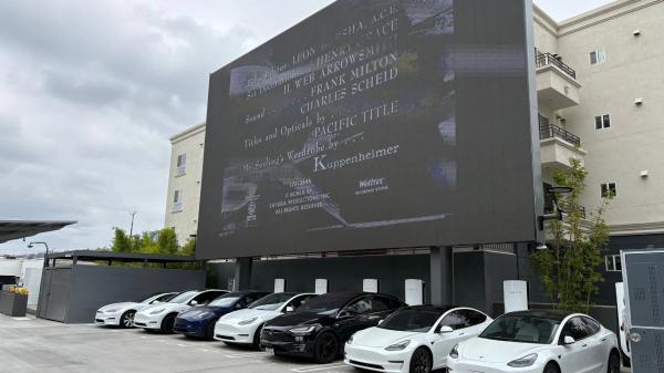 Tesla&rsquo;s Retro Diner Opens in Los Angeles with Burgers, Big Screens and Angry Neighbors